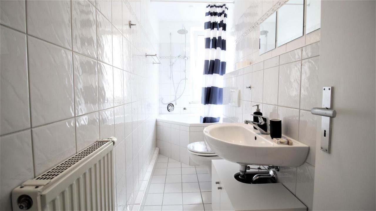 Zentral Wohnen - Inkl. Privatem Stellplatz Würzburg Exterior foto
