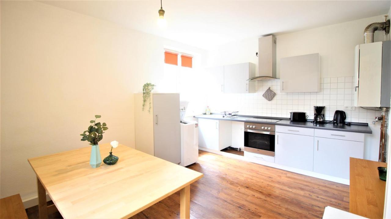 Zentral Wohnen - Inkl. Privatem Stellplatz Würzburg Exterior foto