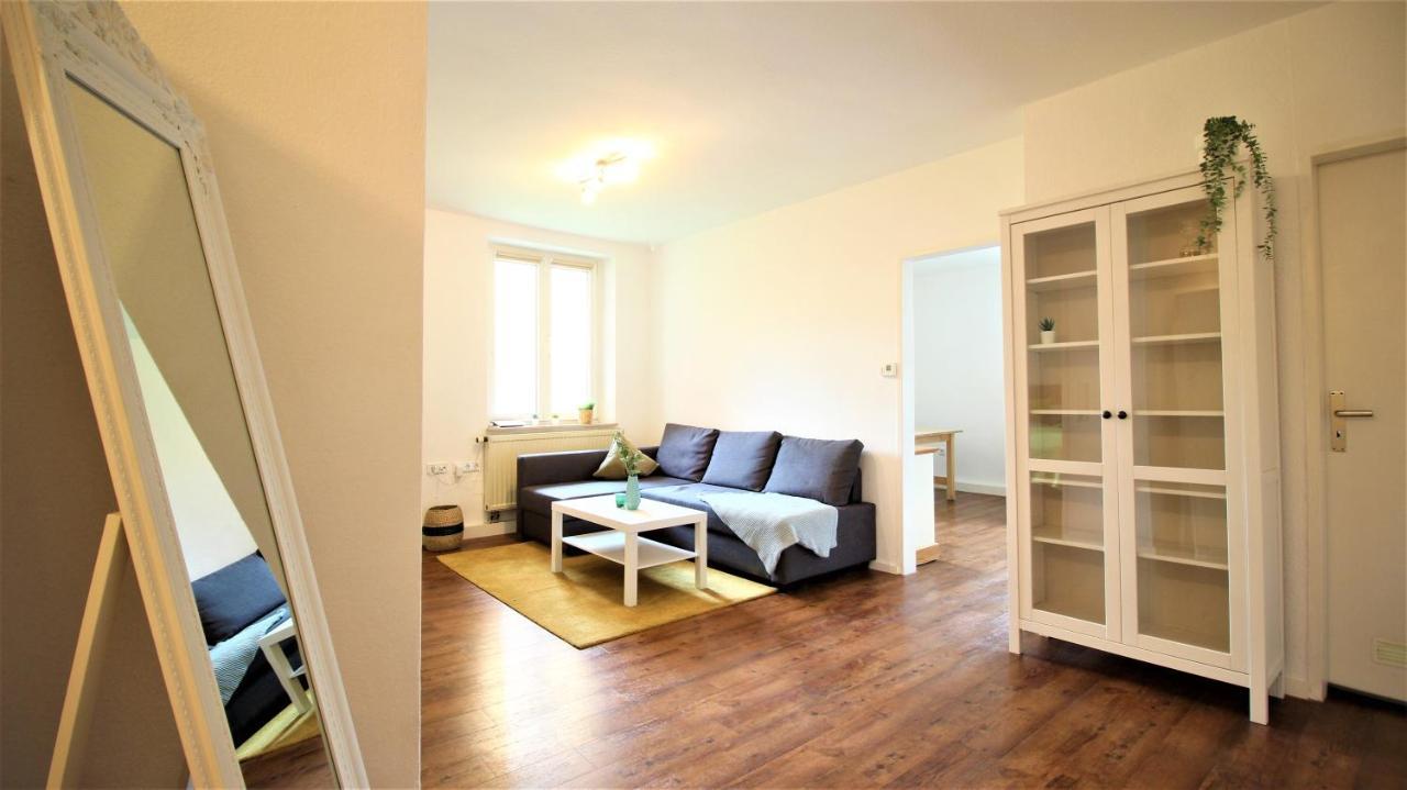 Zentral Wohnen - Inkl. Privatem Stellplatz Würzburg Exterior foto