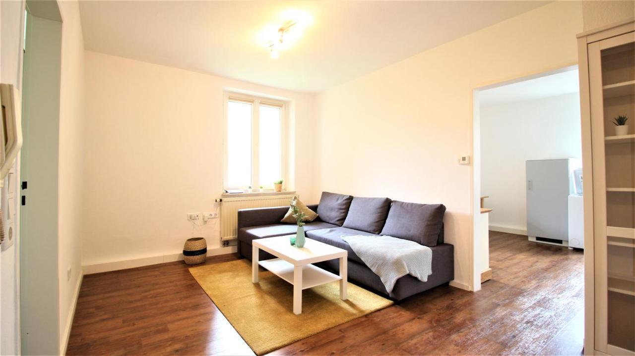 Zentral Wohnen - Inkl. Privatem Stellplatz Würzburg Exterior foto
