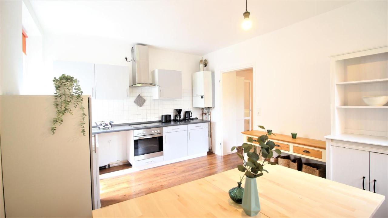 Zentral Wohnen - Inkl. Privatem Stellplatz Würzburg Exterior foto